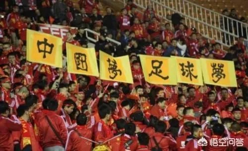 孙兴慜独造5球帮助热刺大胜,状态火热,而国足左后卫竟遭遇用人危机,你怎么看?