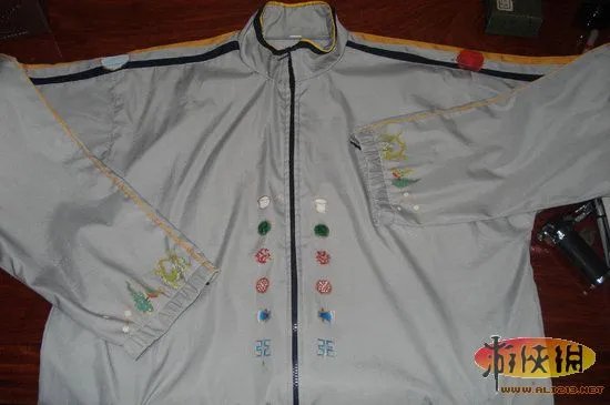 大奶&小内亮瞎双眼！细数校服的32种奇葩穿法