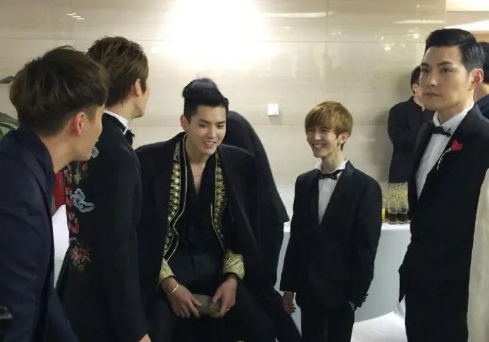 郭敬明本人可吓人了近照憔悴内心自卑 看郭敬明父母身高多少