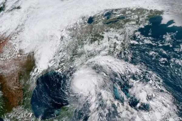 用核武器能否阻止飓风入侵?以避免给人类造成的巨大的经济损失和伤害?