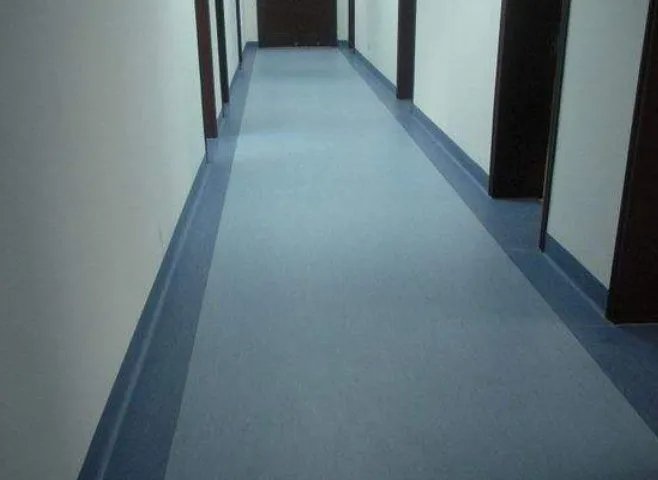 塑胶地板脏了怎么清理干净