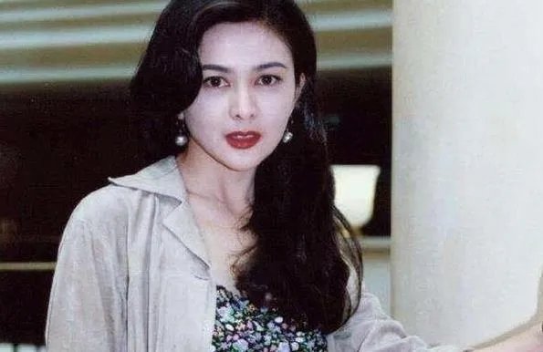 关之琳高尓夫事件是怎么回事：传闻中是这样描述的