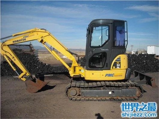 领导工地合影被碾压，究竟是意外还是人为 