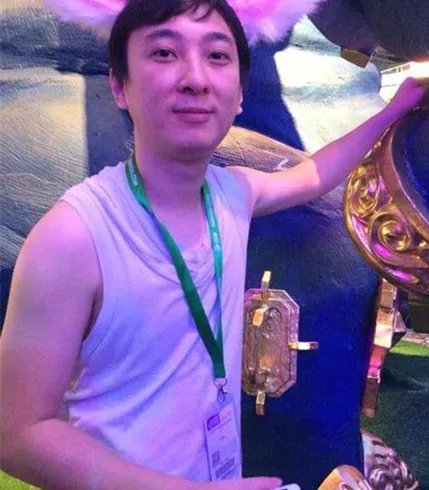 富二代王思聪打赏女主播40万 韩国女主播激动哭泣