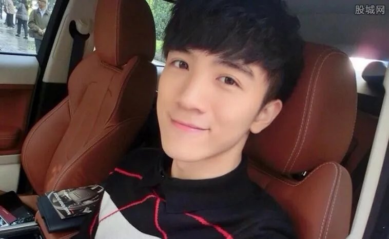 吴大伟的女朋友 单身网红的铁板凳难道终于坐穿？