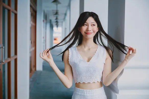 纤细腰枝却有惊人上围！日本人气美女小仓优香美图！