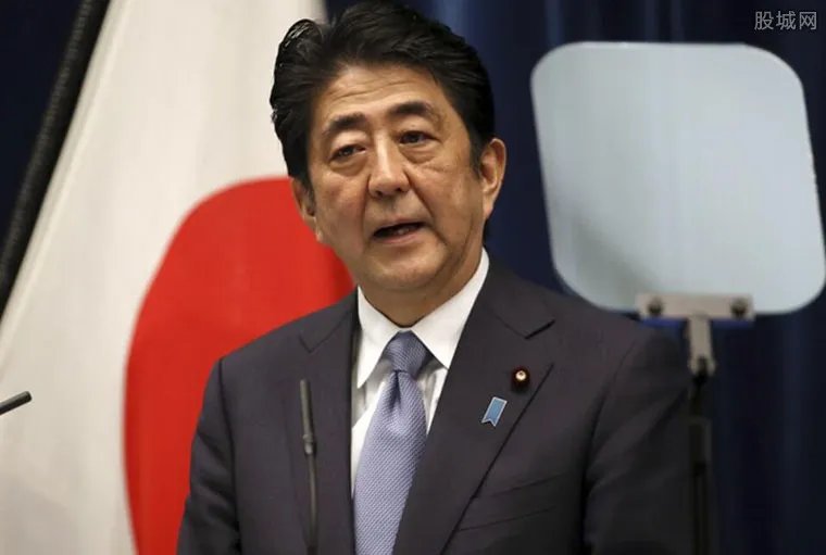 安倍刷二维码购物 体验无现金支付方式