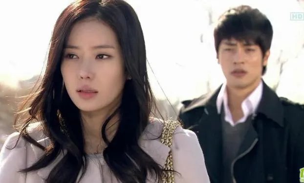 林秀香整容前后的照片对比图 林秀香为什么一直不火