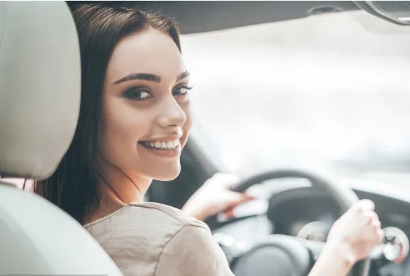 对于女司机开着引擎盖盲开半小时一事,你怎么看?