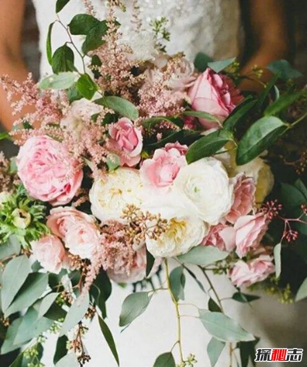 新娘为啥要拿捧花?真相让人崩溃(借花香遮掩身上难闻的臭味)