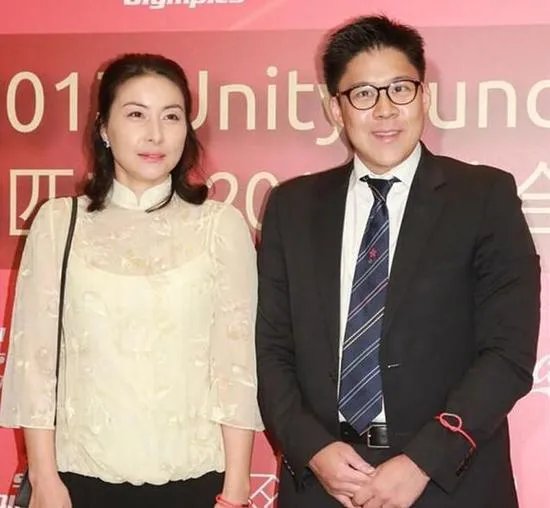 郭晶晶贵妇范现身吗？