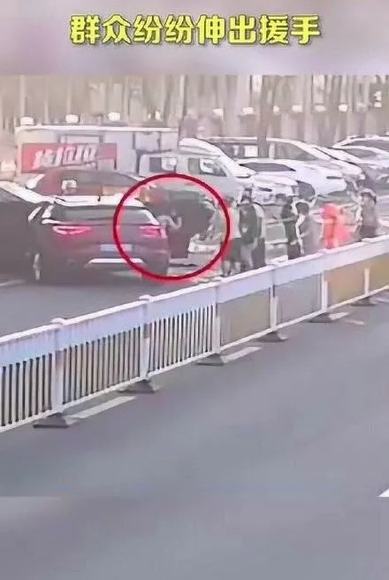 情侣酒驾翻车被救出后牵手离开，最后是什么处理结果？