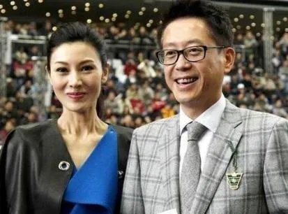 李嘉欣与老公合影，李嘉欣老公比她大几岁