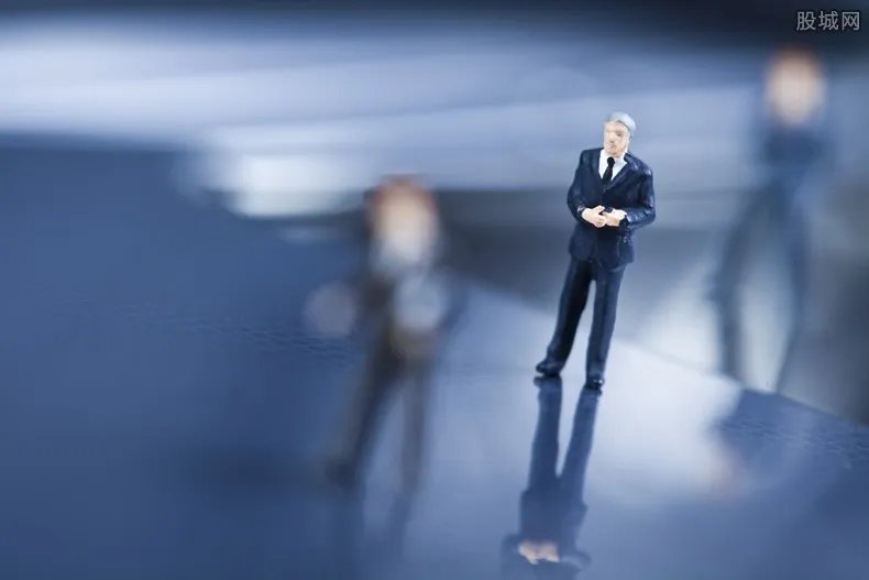 东部机场冯军的现状：接受审查调查