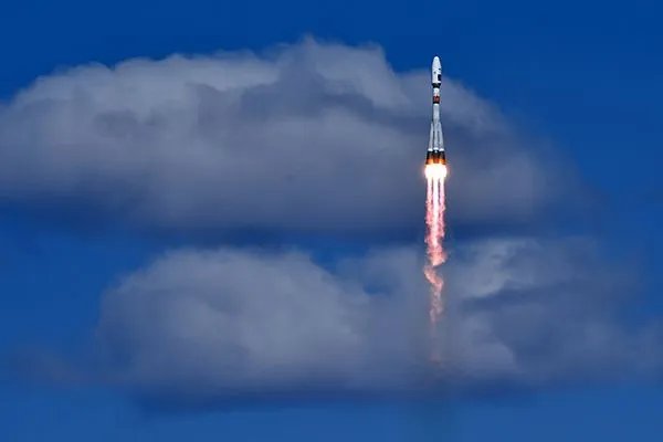 天问一号完成第三次轨道中途修正，轨道修正的目的是什么？