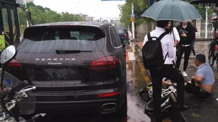 男子撞人4s店判全责 为什么4s店需要赔偿？