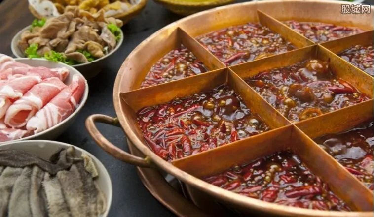 网红火锅店自查 小龙坎后厨曝光网友称辣眼睛