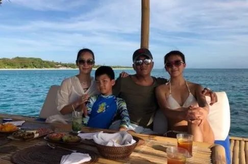 卢芳怎么为胡军庆生的？