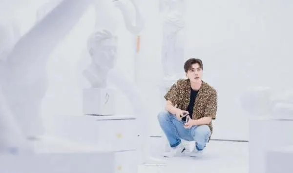 李易峰企图混导演组，他有当导演的梦想吗？