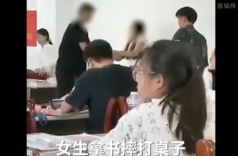 安徽一高校女生用书占座位引争执 校方这样回应