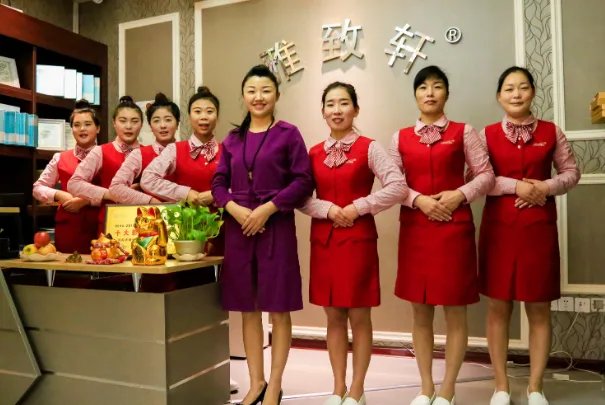 七年贷款做美容欠五十多万，女子月薪三千这辈子都还不完了，你怎么看？