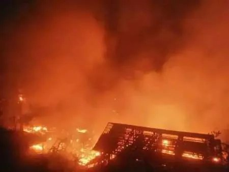 百年壮寨毁于火海怎么回事?＂壮寨楷模＂毁于火