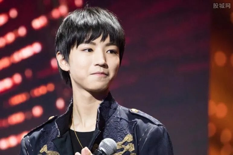 王俊凯身高近180 身材比例简直太完美了（图）