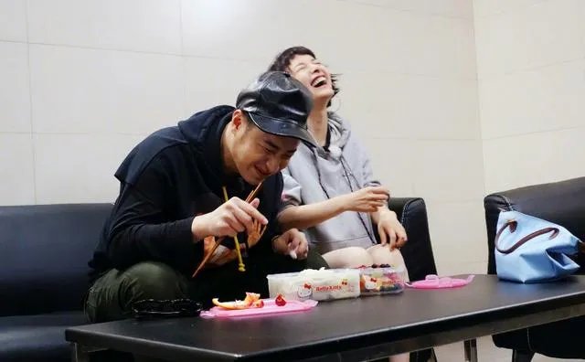 如何看待潘玮柏告白吴昕