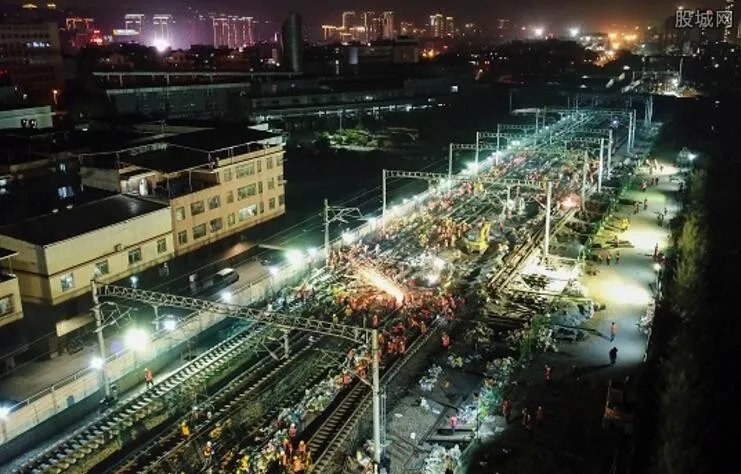 9小时改造火车站 完成一场惊心动魄的铁路大改造