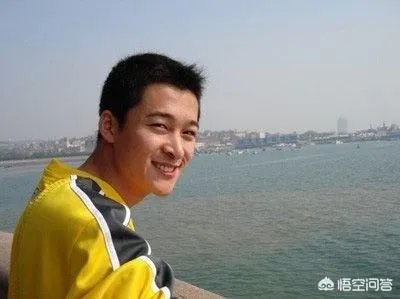 辽宁卫视第一时间男主持人叫什么？