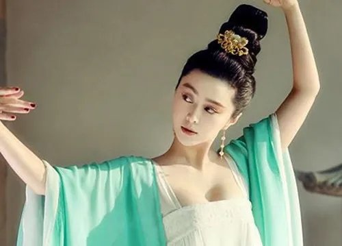 范冰冰马震动态图走红 她和黎明玩出了新花样