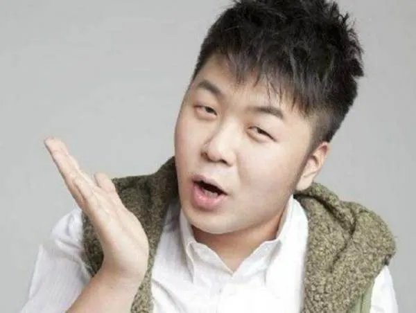 杜海涛背三万多的包包，他是凭什么背的起这么贵的包包？