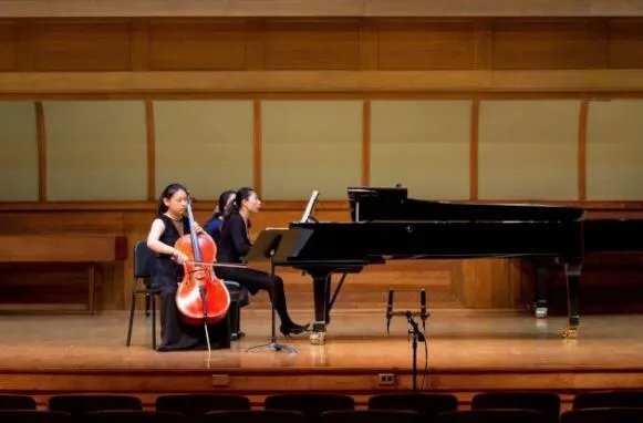 中国学生被赶下机怎么讨回说法？