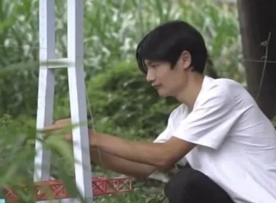 大学生在自家菜地里建微型高铁，期间他遇到过哪些困难？