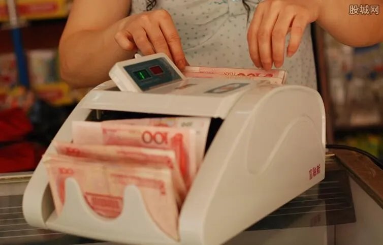 死老鼠放进火锅 男子索赔火锅店500万被拘