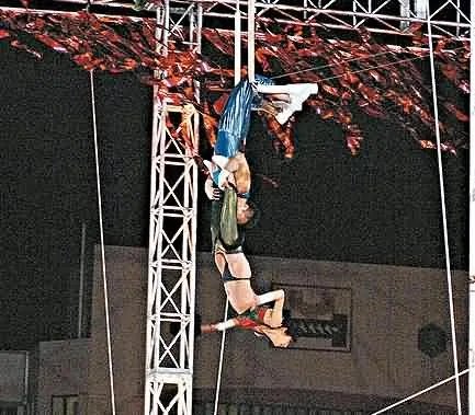 郑希怡裤子门事件走光图被扒 露点沐浴春光外泄