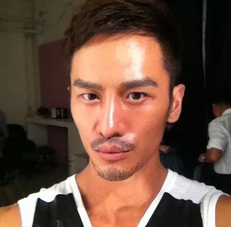 顾又铭整容前什么样？ 肌肉健硕长相酷似黄晓明