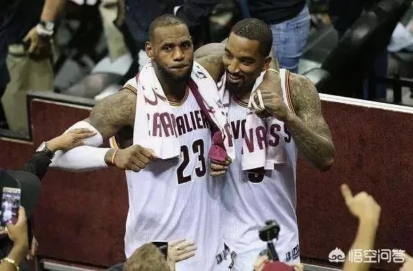 如何看待JR如此潇洒的动作助攻詹姆斯追平乔丹？他是提前设计好了么？