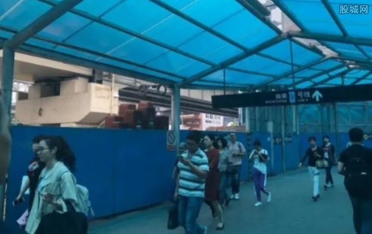 翻广告牌进地铁站 乘客在地铁站逃票有什么处罚