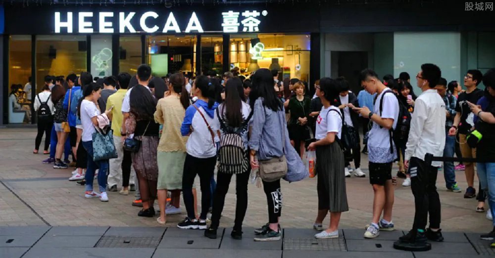 沪食药监约谈喜茶 否认雇黄牛排队造势网红身份