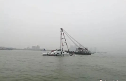 大虎山一货船沉没最新消息 8人获救3人失踪13艘船救援