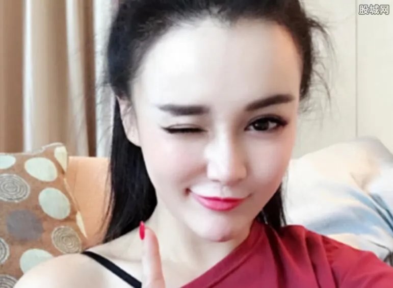 冉莹颖被戒指卡住求助消防员 看着都心疼