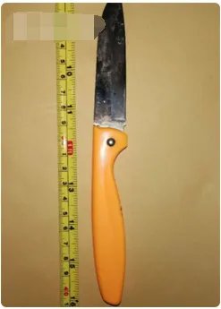 败光钱谎称被抢为什么还捅自己一刀?