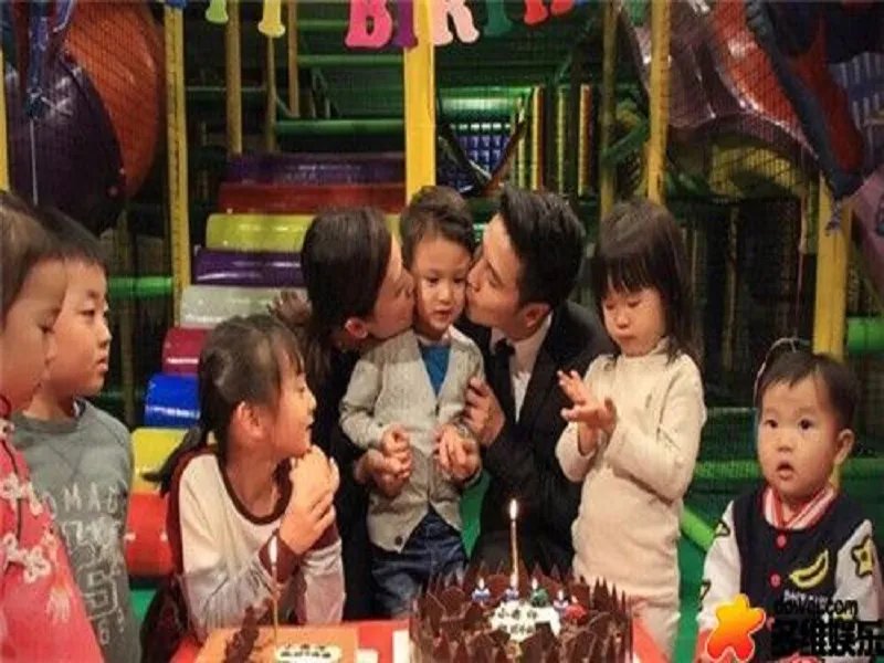 田亮二胎孩子首曝光,帅气小正太似混血