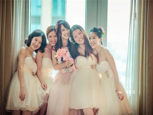 女士参加婚礼穿什么好 适合女性参加婚礼的衣服穿搭