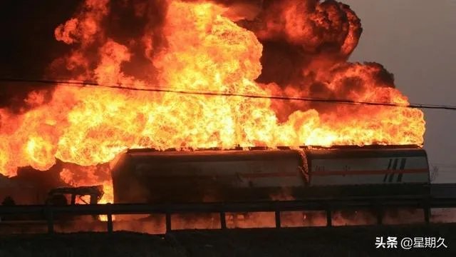 浙江特大槽罐车爆炸新闻