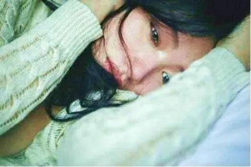 老公在参加同学聚会的时候带着他的小三去了，后来被我意外知道，我该怎么办？