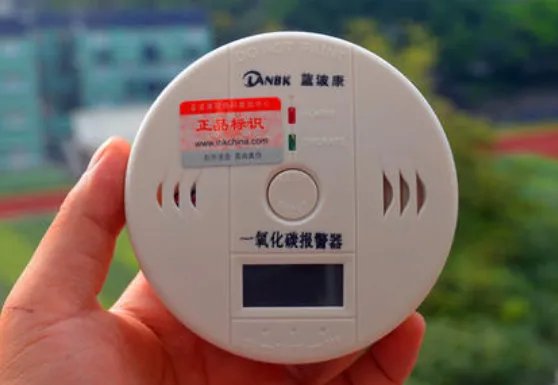 一氧化碳报警器显示lb，还一会儿滴滴一声