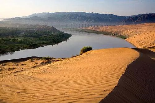 黄河清淤发现80年代透明棺材，透明材料是为了追求时尚还是其他用途？