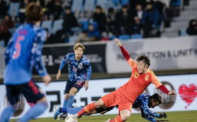 刚结束的东亚杯国足1：2落后日本队，你有什么看法？